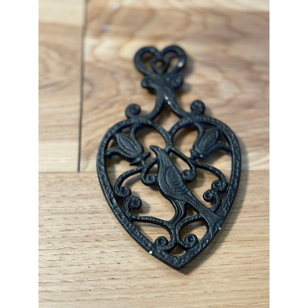 Distelfink Trivet Cast Iron Vintage 60s 70s Black Heart Bird #23 T-47 8.5in